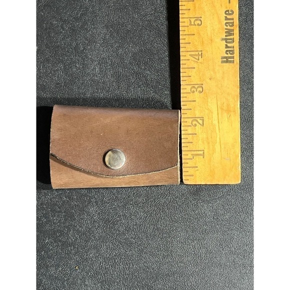 Vintage genuine leather button snap key holder. - Picture 5 of 5
